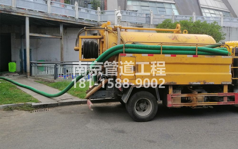 277燕子矶商场隔油池吸污